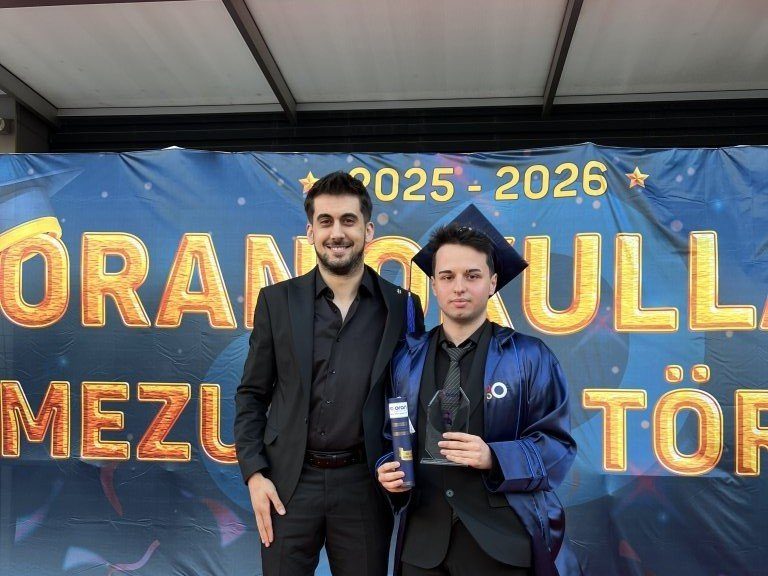 8. sınıf öğrencilerimizin liseye geçişini, 12. sınıf öğrencilerimizin ise mezuniyet sevincini coşku, heyecan ve gurur içinde gerçekleştirdik. görseli 12