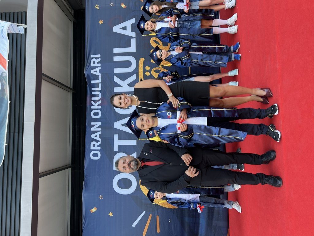 Akademik, sosyal, kültürel, sanatsal ve sportif alanlarda elde ettikleri kazanımlarla dolu ilkokul sürecini başarıyla tamamlayan öğrencilerimizin, ortaokula geçişlerinin heyecanını ve gururunu hep birlikte yaşadık. görseli 23