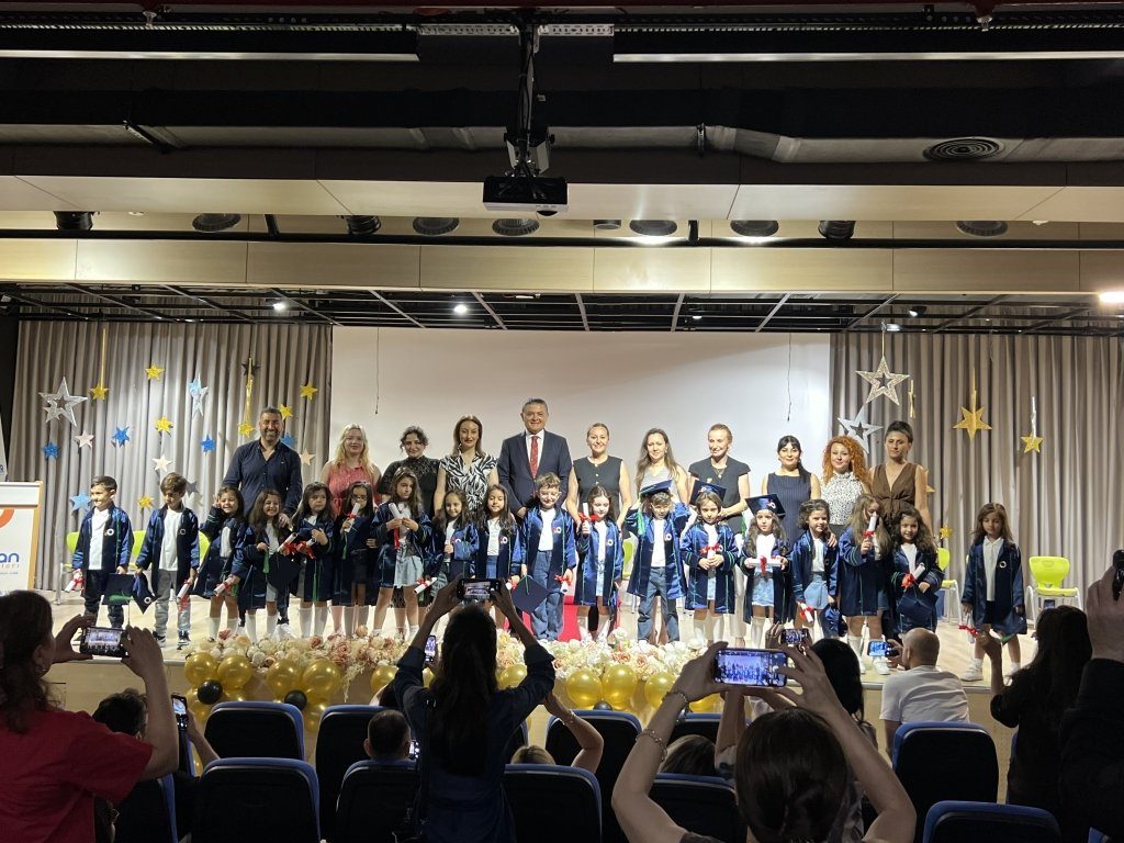 Anaokulu öğrencilerimizin İlkokula Geçiş Programını büyük bir heyecan ve mutlulukla gerçekleştirdik.