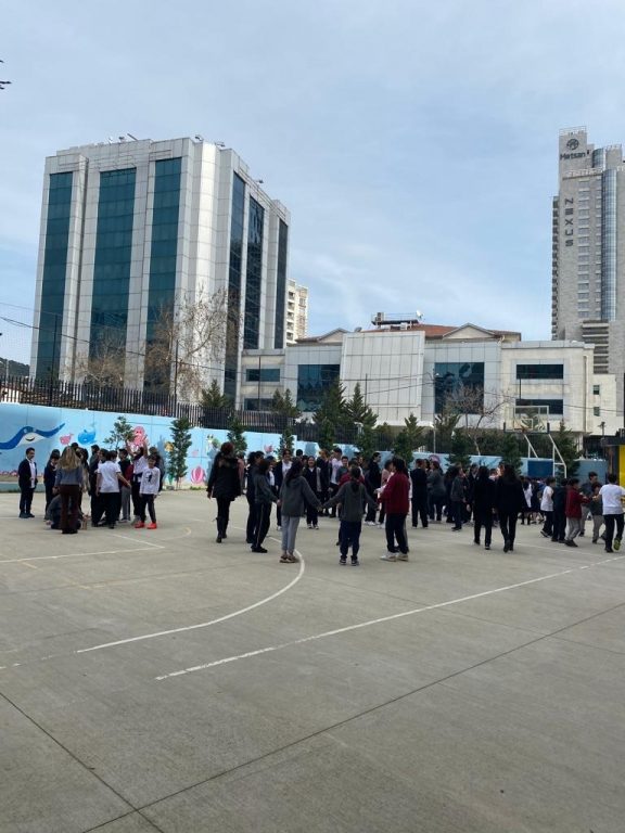 Okulumuzda olası depremlere hazırlık için düzenli ve habersiz deprem tatbikatlarımız devam etmektedir. görseli 4