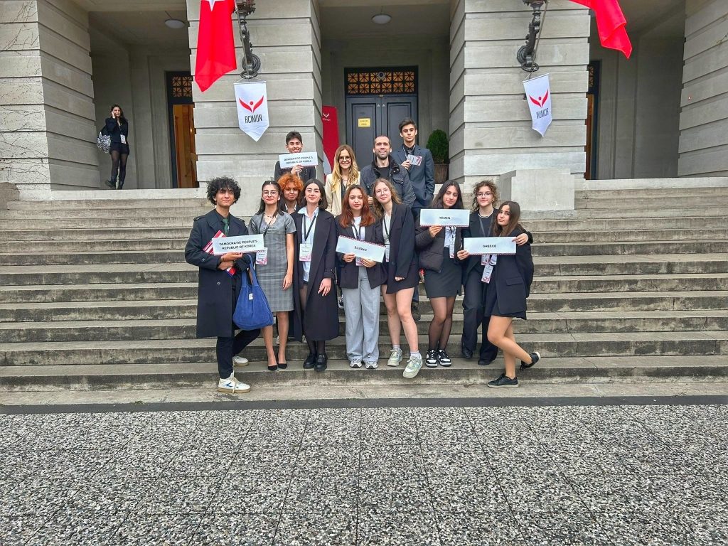 Okulumuzun Mun Club öğrencileri bu sefer Türkiye’nin en eski ve başarılı uluslararası Model Birleşmiş Milletler Konferansı’ndaydı. görseli 2