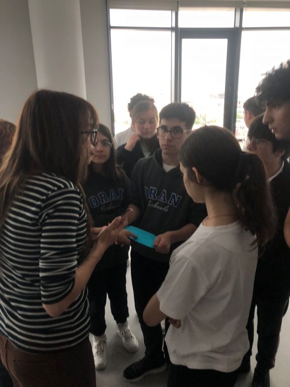 Yabancı Diller Bölümümüzün Lise Öğrencilerimize Özel Hazırladığı Treasure Hunt (Hazine Avı) Etkinliği görseli 8