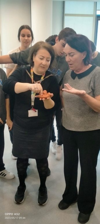 Yabancı Diller Bölümümüzün Lise Öğrencilerimize Özel Hazırladığı Treasure Hunt (Hazine Avı) Etkinliği görseli 3