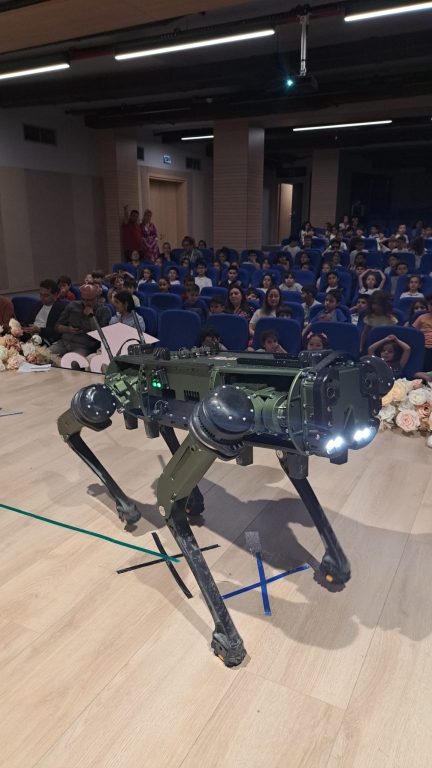 Ghost Robotics V60 4 Ayaklı Robot okulumuzda öğrencilerimizle buluştu. görseli 4
