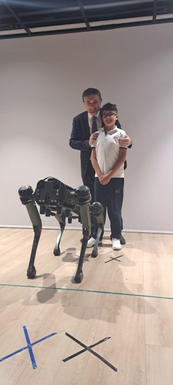 Ghost Robotics V60 4 Ayaklı Robot okulumuzda öğrencilerimizle buluştu. görseli 2