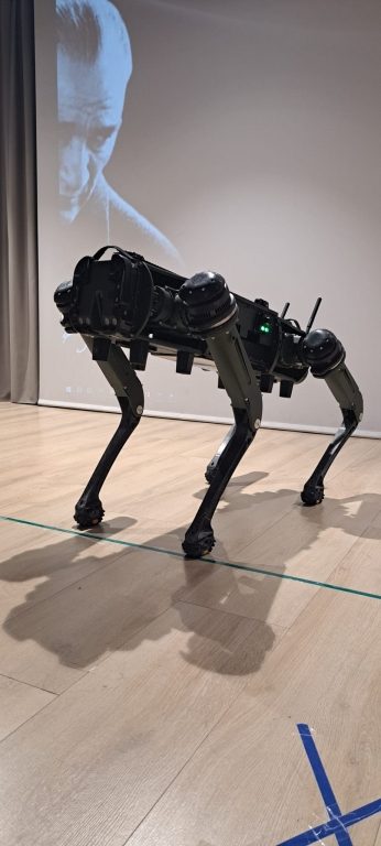 Ghost Robotics V60 4 Ayaklı Robot okulumuzda öğrencilerimizle buluştu. görseli 1