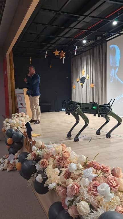 Ghost Robotics V60 4 Ayaklı Robot okulumuzda öğrencilerimizle buluştu. görseli 7