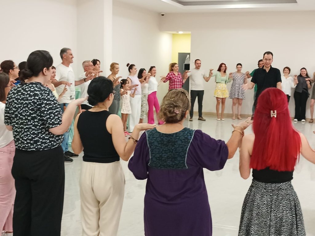 Bahçeşehir Üniversitesi Öğretim Üyesi Sayın Doç. Dr. Yavuz Samur tarafından ''Eğitimde Oyunlaştırma'' içerikli sunum ve atölye çalışmaları gerçekleştirildi. görseli 2