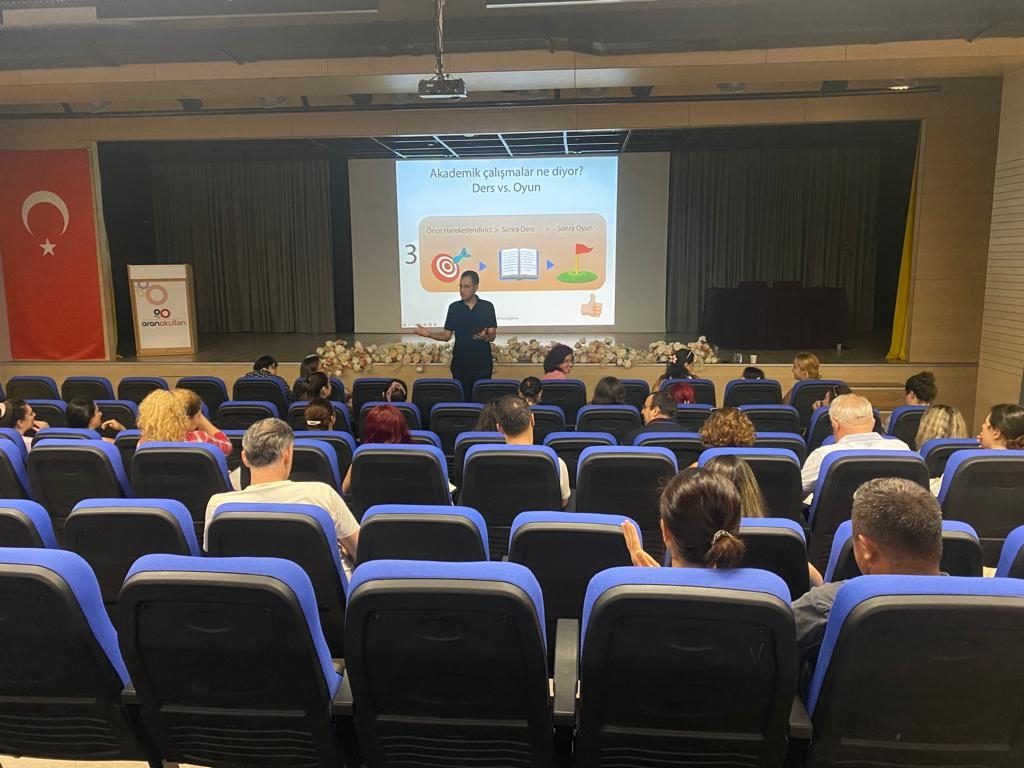Bahçeşehir Üniversitesi Öğretim Üyesi Sayın Doç. Dr. Yavuz Samur tarafından ''Eğitimde Oyunlaştırma'' içerikli sunum ve atölye çalışmaları gerçekleştirildi. görseli 6