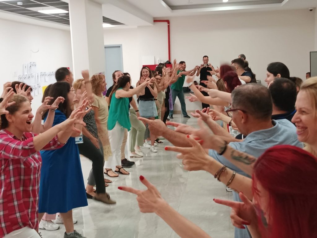 Bahçeşehir Üniversitesi Öğretim Üyesi Sayın Doç. Dr. Yavuz Samur tarafından ''Eğitimde Oyunlaştırma'' içerikli sunum ve atölye çalışmaları gerçekleştirildi. görseli 5