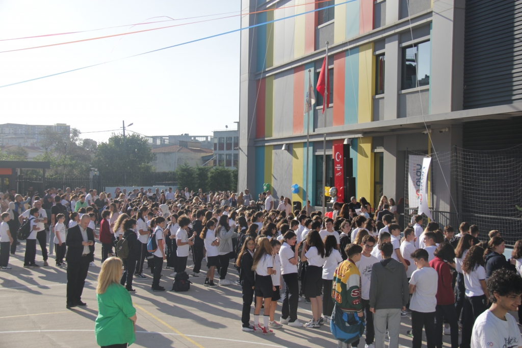Oran'da ilk ders zili çaldı!