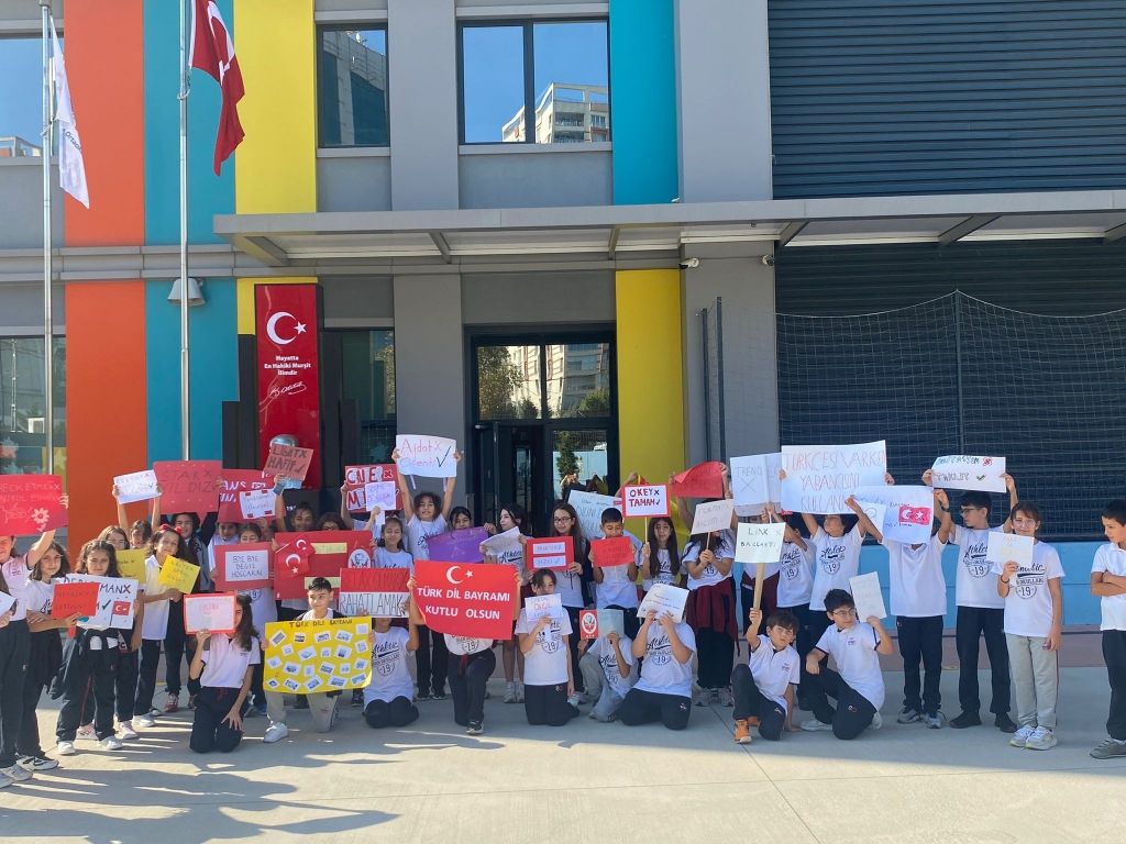 26 Eylül Türk Dil Bayramı okulumuzda çocuklarımızın ana dil farkındalığını arttırmak için etkinliklerle kutlandı. görseli 1