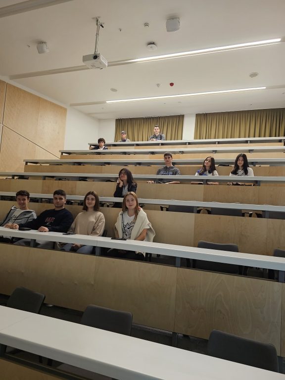 11. ve 12. Sınıf Öğrencilerimiz İçin Özyeğin Üniversitesi Tanıtım Gezisi Gerçekleştirdik görseli 3