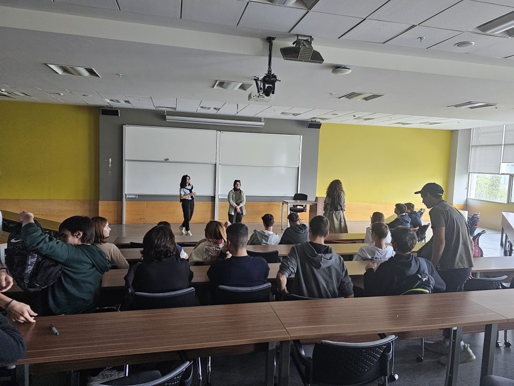 11. ve 12. Sınıf Öğrencilerimiz İçin Özyeğin Üniversitesi Tanıtım Gezisi Gerçekleştirdik görseli 1