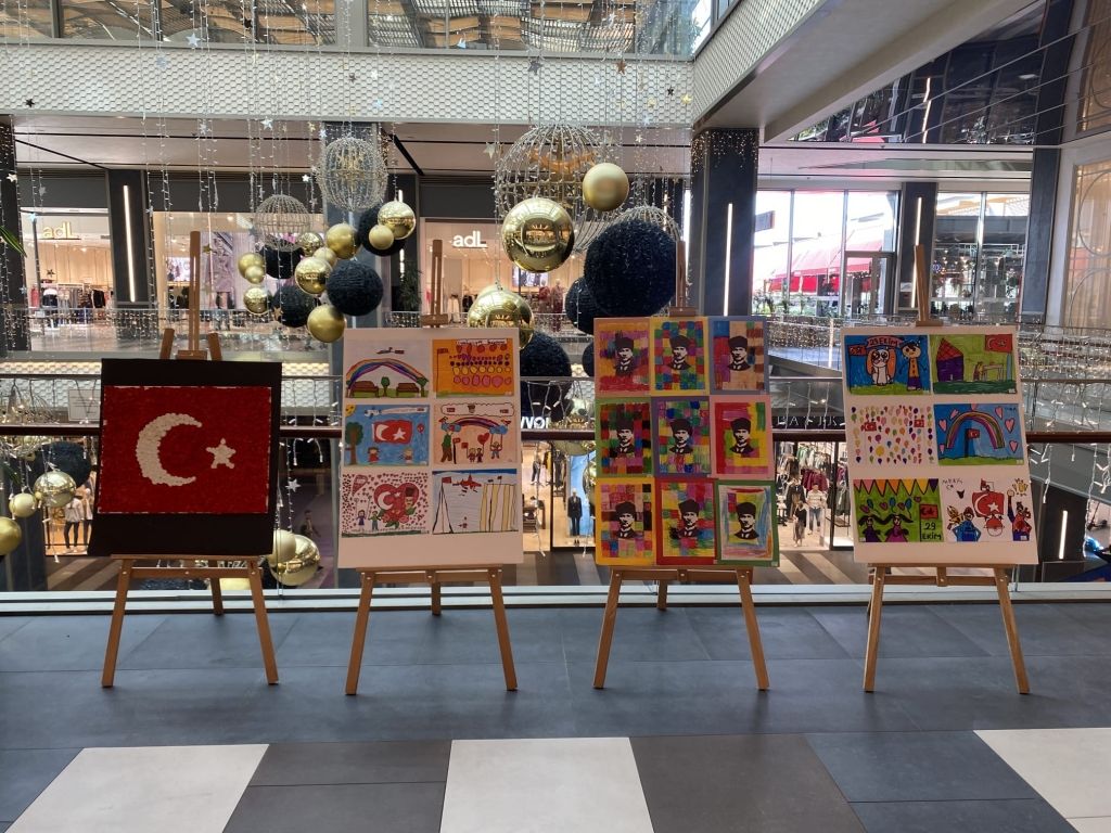 İstMarina AVM’de ''100 Yıllık Özgürlük'' konulu sergimizi gerçekleştirdik görseli 3
