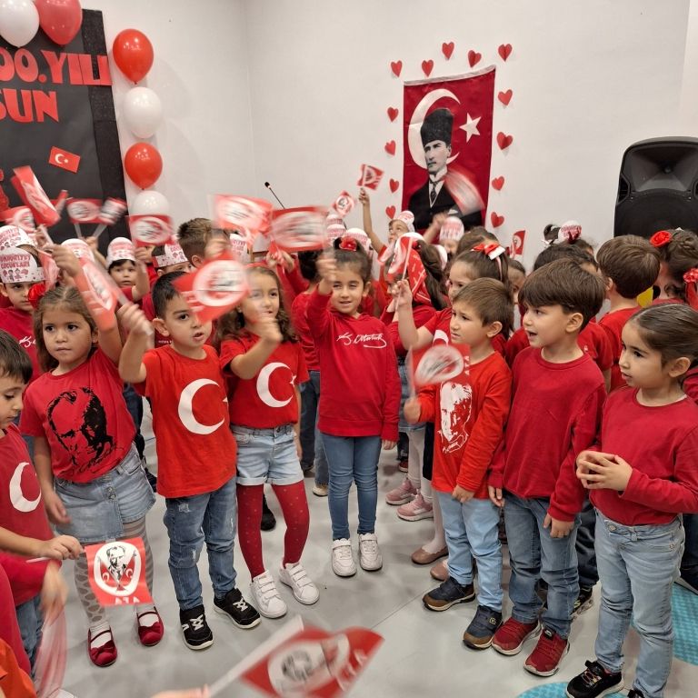 Anaokulu öğrencilerimiz Cumhuriyetimizin 100. Yılı kutlama programını büyük bir coşku ve sevinçle gerçekleştirdi görseli 6