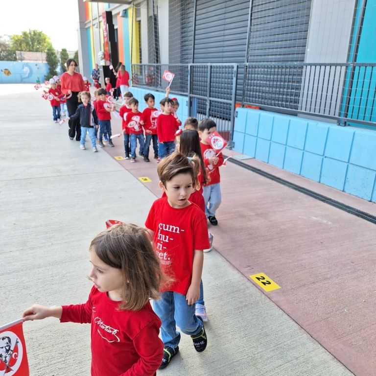 Anaokulu öğrencilerimiz Cumhuriyetimizin 100. Yılı kutlama programını büyük bir coşku ve sevinçle gerçekleştirdi görseli 8