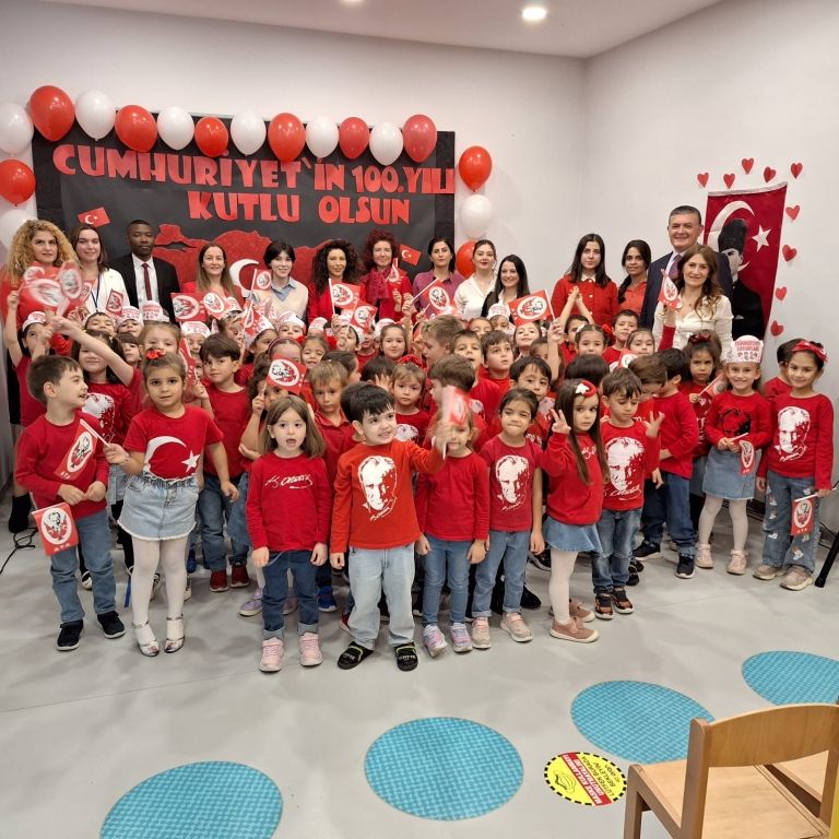 Anaokulu öğrencilerimiz Cumhuriyetimizin 100. Yılı kutlama programını büyük bir coşku ve sevinçle gerçekleştirdi görseli 3
