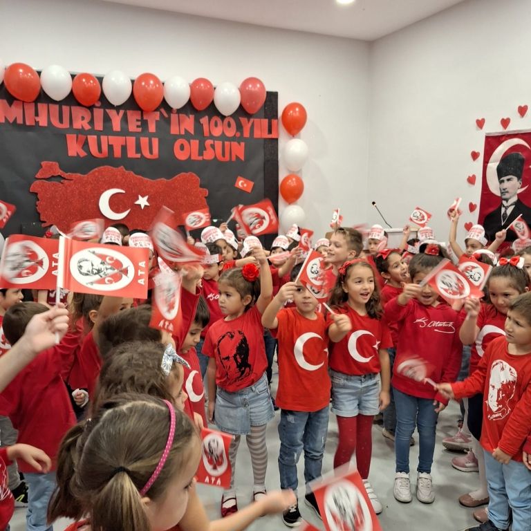 Anaokulu öğrencilerimiz Cumhuriyetimizin 100. Yılı kutlama programını büyük bir coşku ve sevinçle gerçekleştirdi görseli 7