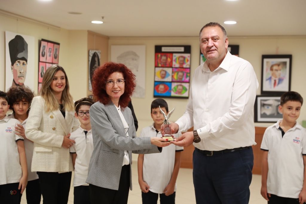 Kartal Belediyesinde gerçekleştirdiğimiz ''Sonsuz Özlem'' 10 Kasım Atatürk'ü Anma konulu sergimizi açtık. görseli 1