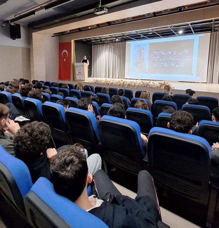 "Theseus'un Gemisi" adlı felsefi paradoksu ele alarak, söyleşi gerçekleştirdik. görseli 2