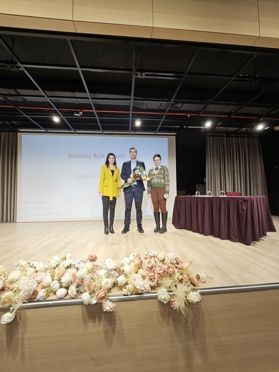 Lise öğrencilerimize yönelik "Bilgi Ekonomisi ve 21.Yüzyıl Yetkinlikleri" konulu seminer gerçekleştiren Prof. Dr. Serhat Koloğlugil'e teşekkürlerimizi sunuyoruz. görseli 2