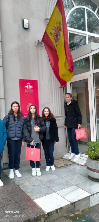 Yabancı Diller bölümümüz tarafından lise öğrencilerimize Instituto Cervantes gezisi düzenlendi. görseli 1