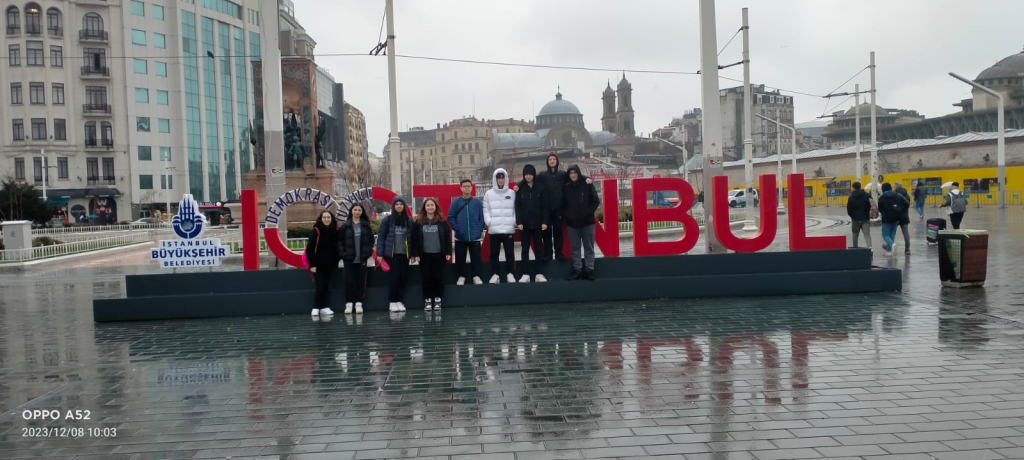 Yabancı Diller bölümümüz tarafından lise öğrencilerimize Instituto Cervantes gezisi düzenlendi. görseli 8