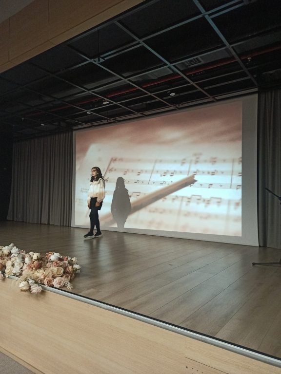 Öğrencilerimize Dünya tarihine iz bırakan bilim, sanat, spor ve kültür değerlerini tanımak amacı ile yıl boyunca gerçekleştireceğimiz etkinliğimiz uygulamalı dersler bölümü ile başladı.  görseli 1