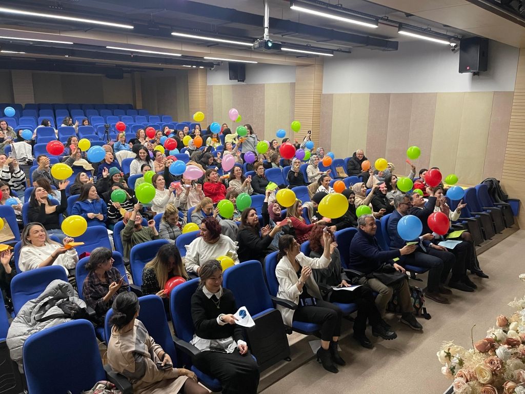 Prof. Dr. Belma TUĞRUL tarafından; İstanbul Anadolu Yakası okul öncesi öğretmenlerine okulumuzda ‘’İz Bırakan Öğretmenler’’ semineri gerçekleştirildi. görseli 8