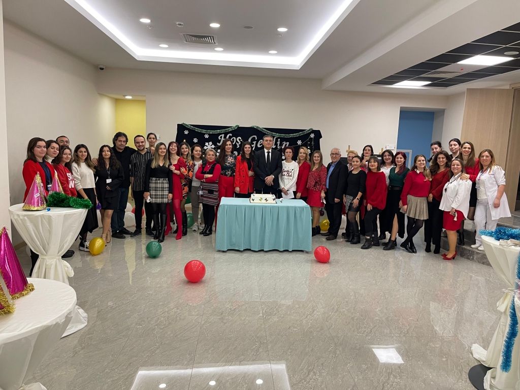 Oran Ailesi olarak, 2023 yılı eğitim öğretim yılının son gününü; 2024 yılından başarı, sağlık ve mutluluk dileyerek tamamladık.