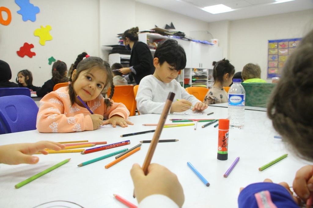 Kartal Belediyesi işbirliğiyle, Kartal Belediye Kreşlerinin öğrencilerine tiyatro ve atölye etkinlikleri gerçekleştirdik.  görseli 14