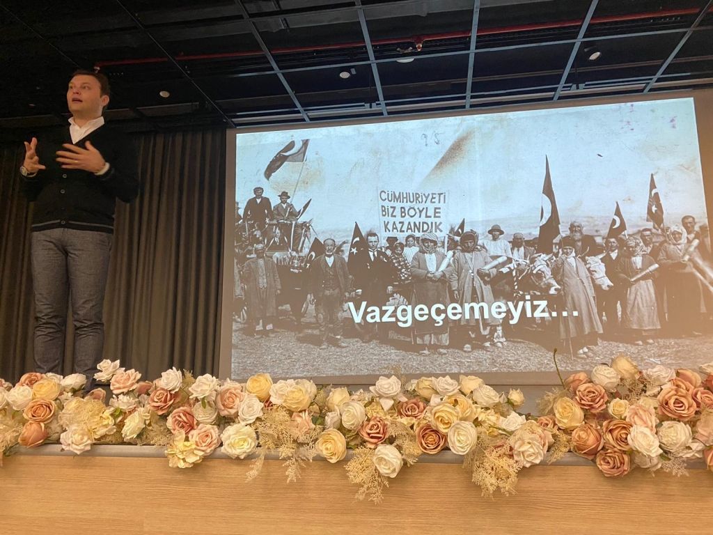 Hürriyet Gazetesi Aile ve Çocuk Yazarı Sayın Ömür Kurt ile keyifli bir söyleşi yaptık. görseli 5