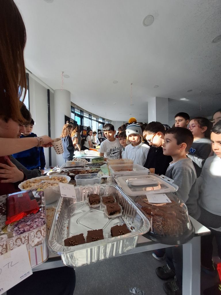 Yabancı Diller Bölümümüz tarafından farklı ülkelerin kültür paylaşımı amacıyla ''White Winter Party'' etkinliği gerçekleştirildi