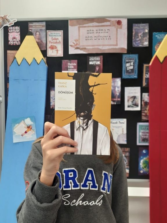 3. Geleneksel " Bir Kitap, Bir Dünya " fuarımızın açılışını Sayın Kurucumuz, Kurucu Temsilcilerimiz, Genel Müdürümüz ve Okul Müdürlerimizin katılımıyla gerçekleştirdik. görseli 9