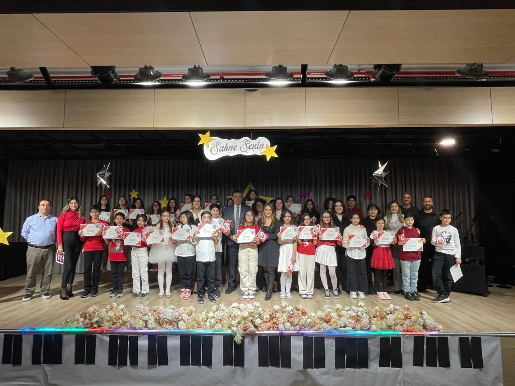 İlkokul ve ortaokul öğrencilerimiz “Sahne Senin” etkinliğinde birbirinden kıymetli ve eşsiz yeteneklerini sahnelediler. görseli 9