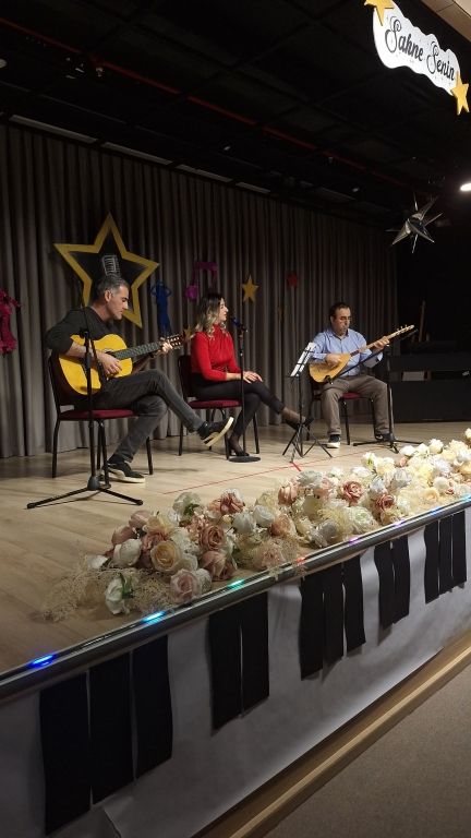İlkokul ve ortaokul öğrencilerimiz “Sahne Senin” etkinliğinde birbirinden kıymetli ve eşsiz yeteneklerini sahnelediler. görseli 1
