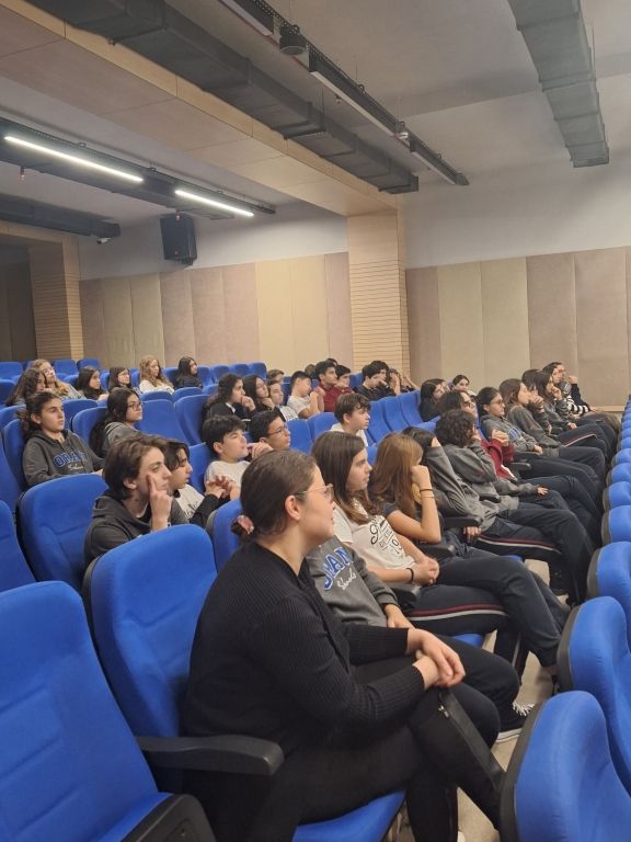 LGS Söyleşileri kapsamında 2022-2023 eğitim öğretim yılı mezunlarımızı okulumuza davet ettik. görseli 1