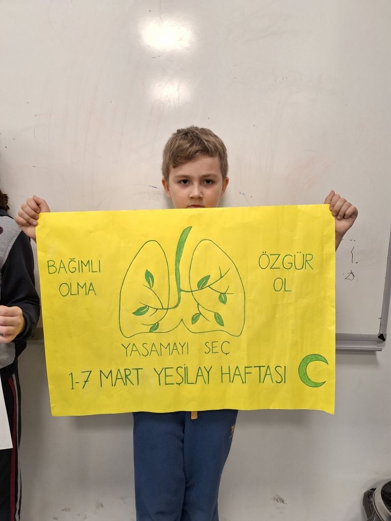 Yeşilay Haftası kapsamında 2.sınıf öğrencilerimiz sınıfları dolaşarak, bilinçlenme ve farkındalık oluşturma etkinliği gerçekleştirdiler. görseli 3