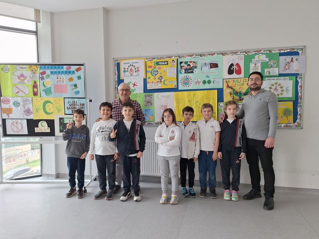 Yeşilay Haftası kapsamında 2.sınıf öğrencilerimiz sınıfları dolaşarak, bilinçlenme ve farkındalık oluşturma etkinliği gerçekleştirdiler. görseli 1