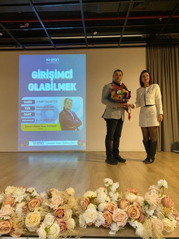 Girişimcilik haftası kapsamında, kimya ve yazılım alanlarında girişimci iş insanı Sayın Ahmet Yener Akpınar, ortaokul ve lise öğrencilerimiz ile deneyimlerini paylaşarak onlara girişimcilik hakkında bilgiler verdi. görseli 2