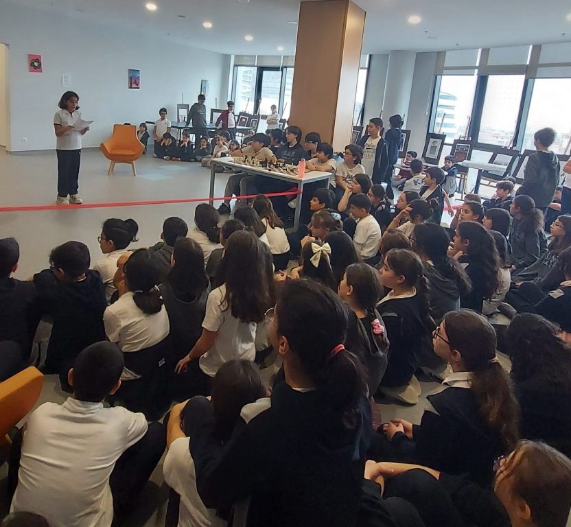 Yeşilay Haftası kapsamında PDR Birimi olarak ortaokul öğrencilerimizle birlikte "Bağlan Ama Bağımlı Olma" sergimizde buluştuk. görseli 2