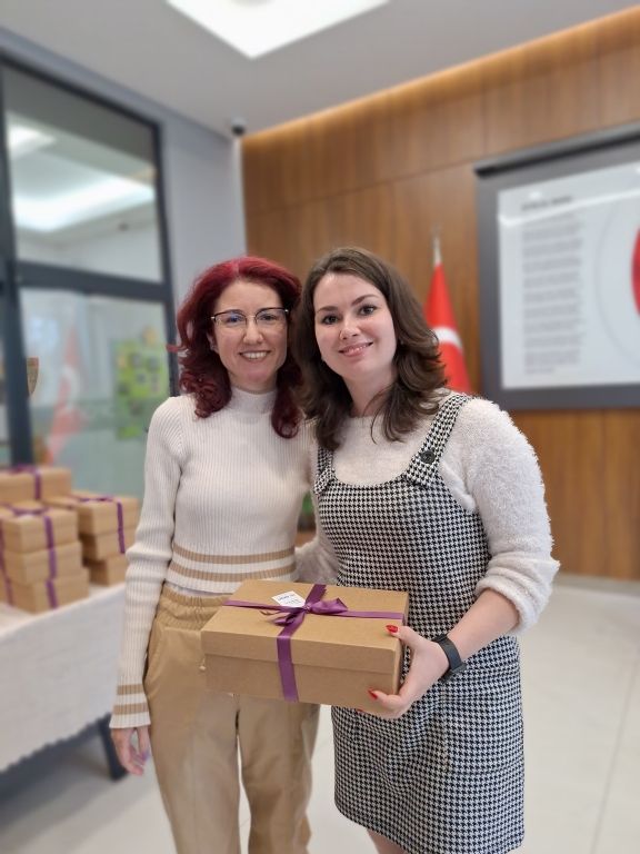 Emek, özveri ve üretkenliğiyle kurumumuza değer katan tüm kadın çalışanlarımızın 8 Mart Dünya Kadınlar Gününü kutluyoruz. görseli 3