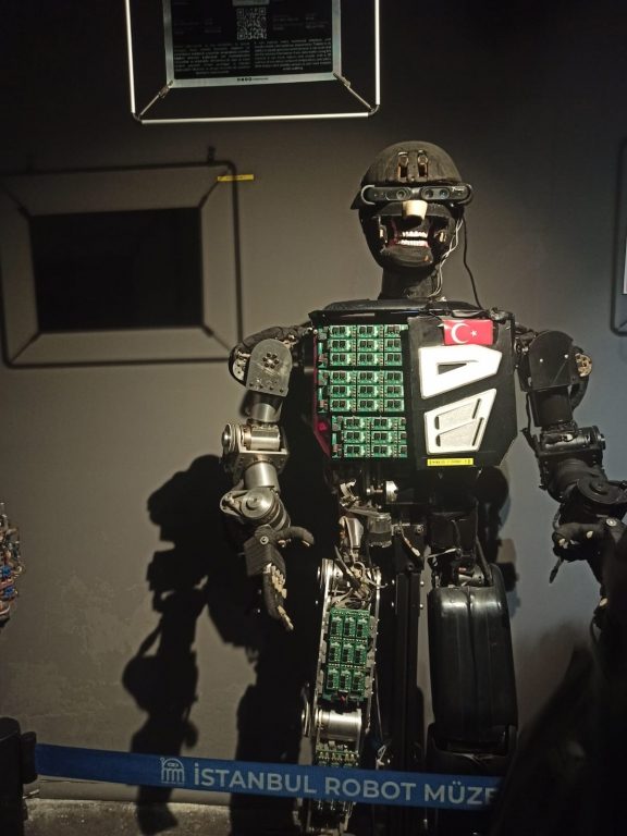 Bilim ve Teknoloji Haftası kapsamında ortaokul öğrencilerimize Robot Müzesi'ne gözlem ve inceleme gezisi gerçekleştirdik. görseli 2