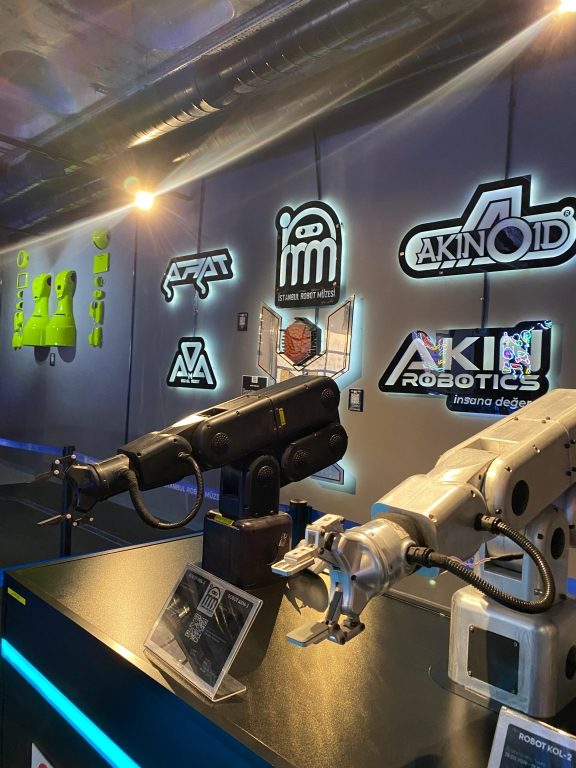 Bilim ve Teknoloji Haftası kapsamında ortaokul öğrencilerimize Robot Müzesi'ne gözlem ve inceleme gezisi gerçekleştirdik. görseli 1