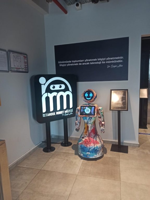 Bilim ve Teknoloji Haftası kapsamında ortaokul öğrencilerimize Robot Müzesi'ne gözlem ve inceleme gezisi gerçekleştirdik. görseli 3