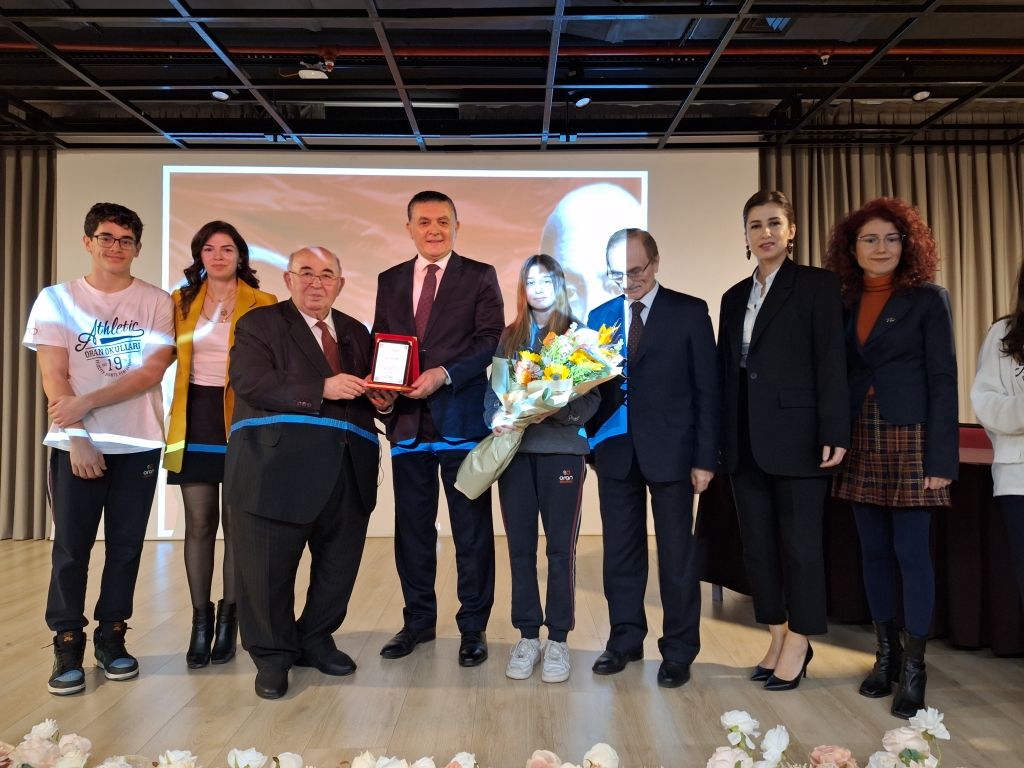 Araştırmacı - Yazar, Sayın Dr. Sakin ÖNER tarafından öğrencilerimize ‘’Milli Mücadele'de Mehmet Akif ve İstiklal Marşı’’ konulu söyleşi gerçekleştirildi. Sayın Dr. Sakin ÖNER'e teşekkürlerimizi sunuyoruz. görseli 2