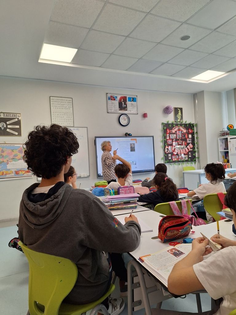 Okulumuzda eğitim gören öğrencilerimizin gelecek planlamaları ile ilgili kariyer günlerinin yanı sıra gözlem yaparak seçimlerini gerçekleştirmelerine de olanak sağlıyoruz. görseli 3