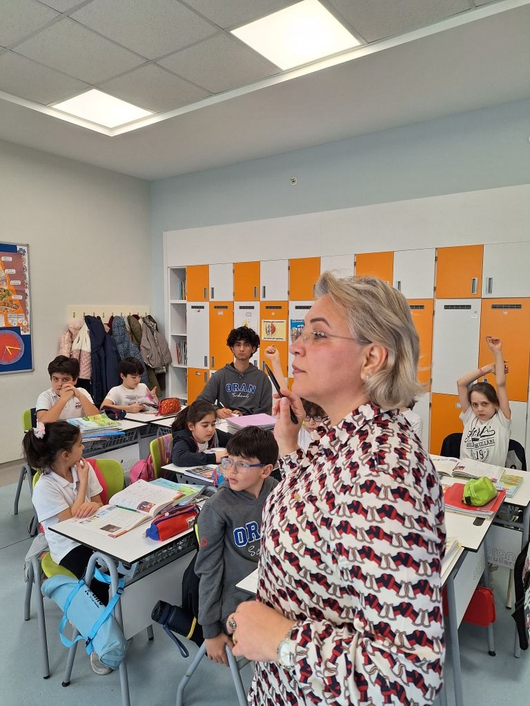 Okulumuzda eğitim gören öğrencilerimizin gelecek planlamaları ile ilgili kariyer günlerinin yanı sıra gözlem yaparak seçimlerini gerçekleştirmelerine de olanak sağlıyoruz. görseli 2