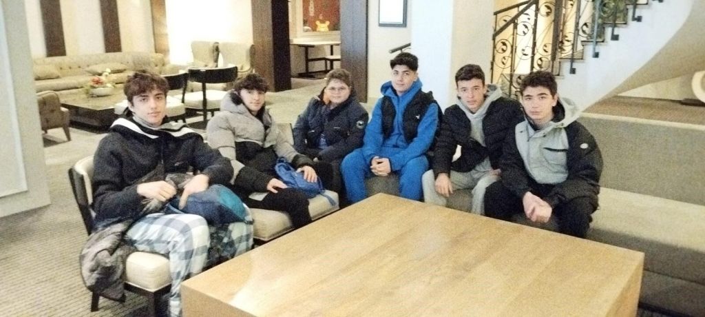 8-9 Mart tarihlerinde ortaokul ve lise öğrencilerimizle Bursa Uludağ Kayak merkezine gelenekselleşecek ilk kayak kampımızı yaptık. görseli 22
